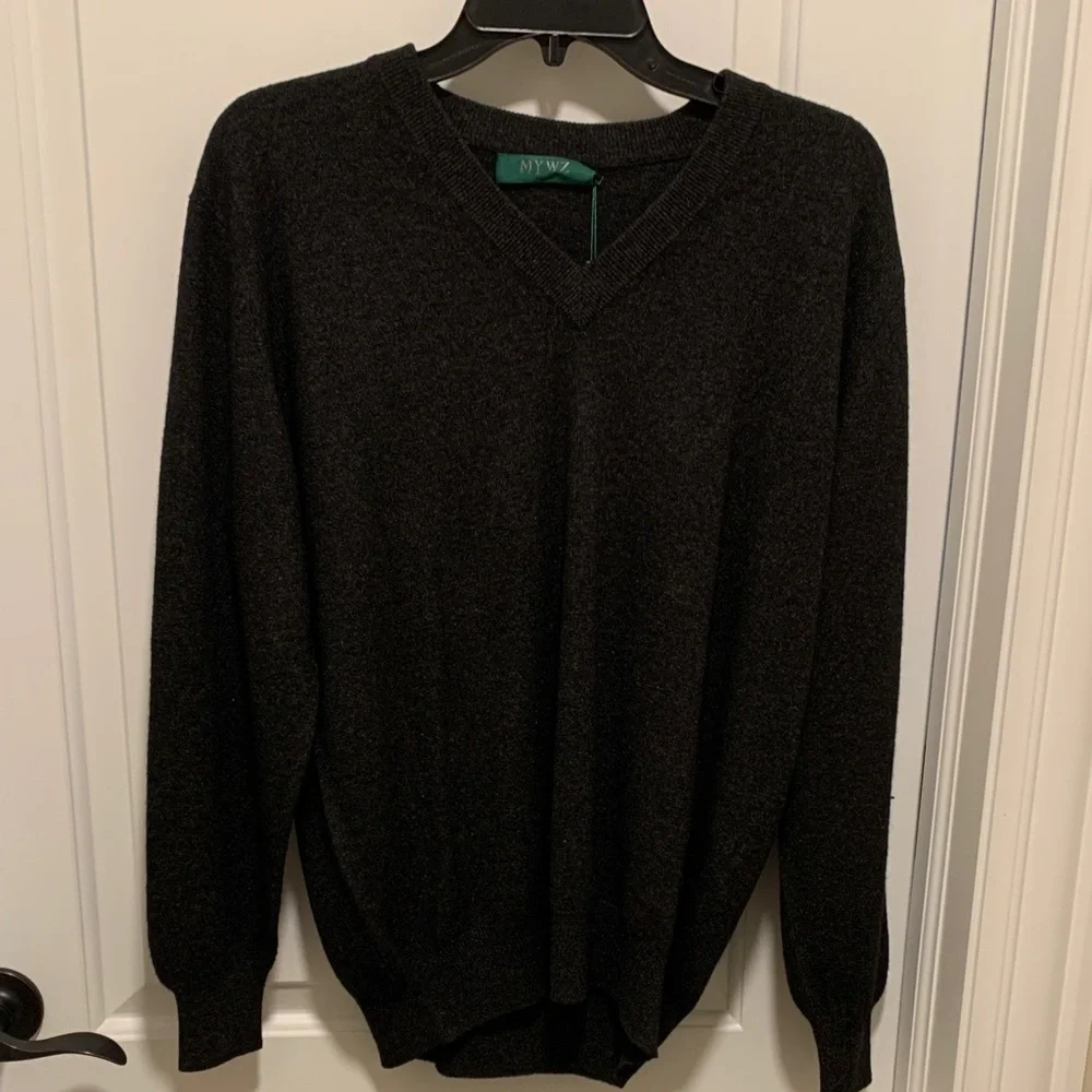 Classic V-Neck Sweater for Men in Black. Size:L.Brand New.